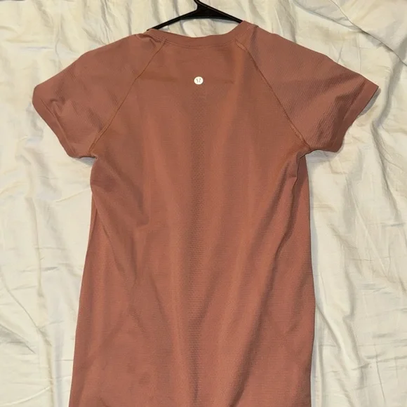 Swiftly tech lululemon T shirt size 6 in apricot - Picture 2 of 2